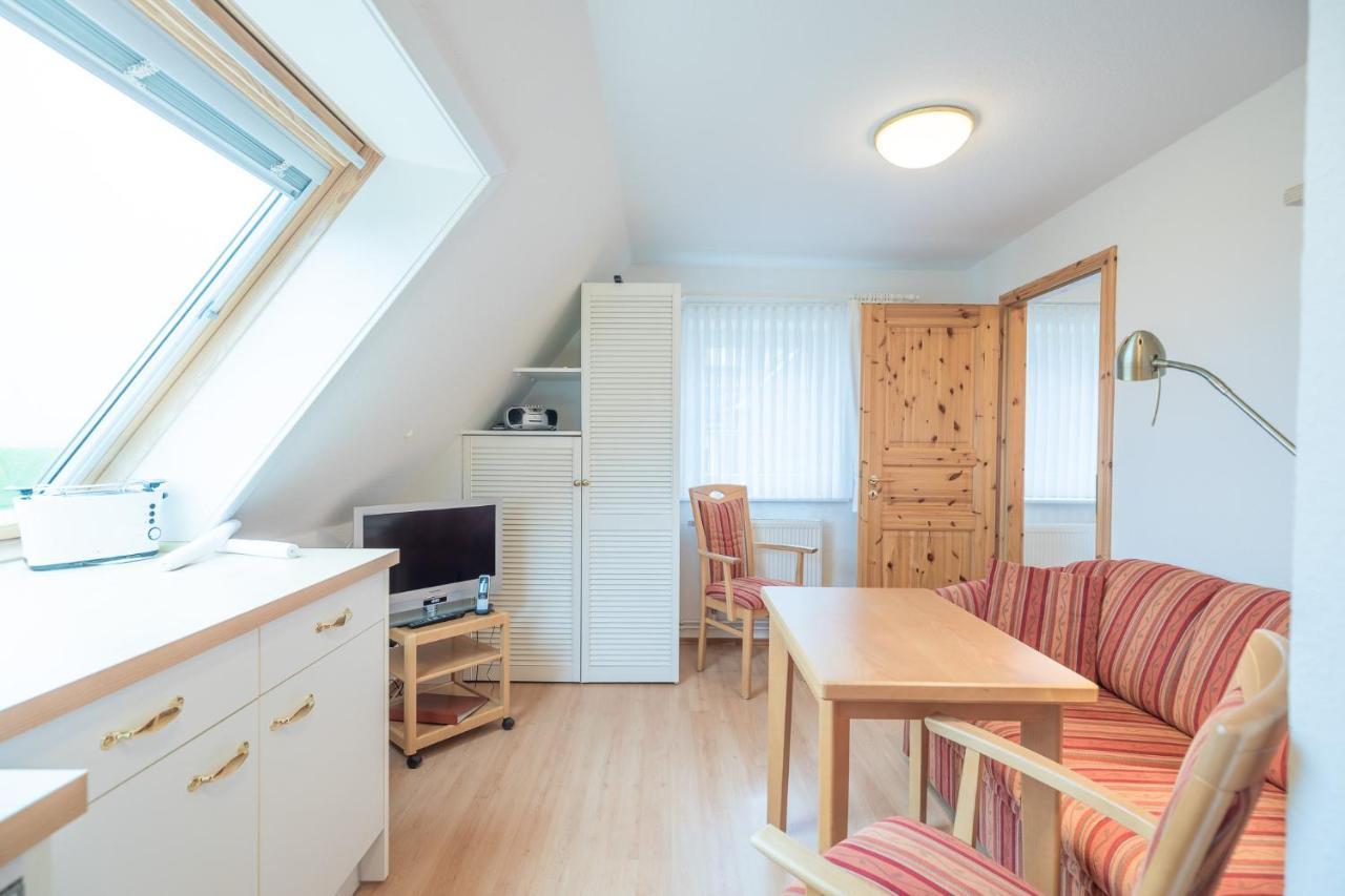 Direkt Am Deich - Ferienwohnung Oland Im Gaestehaus Am Badedeich Dagebüll Exterior foto